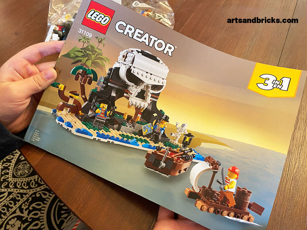 Blaze klynke Akrobatik Kid-Review of LEGO Creator Pirate Ship Skull Island, Set 31109 - Arts and  Bricks