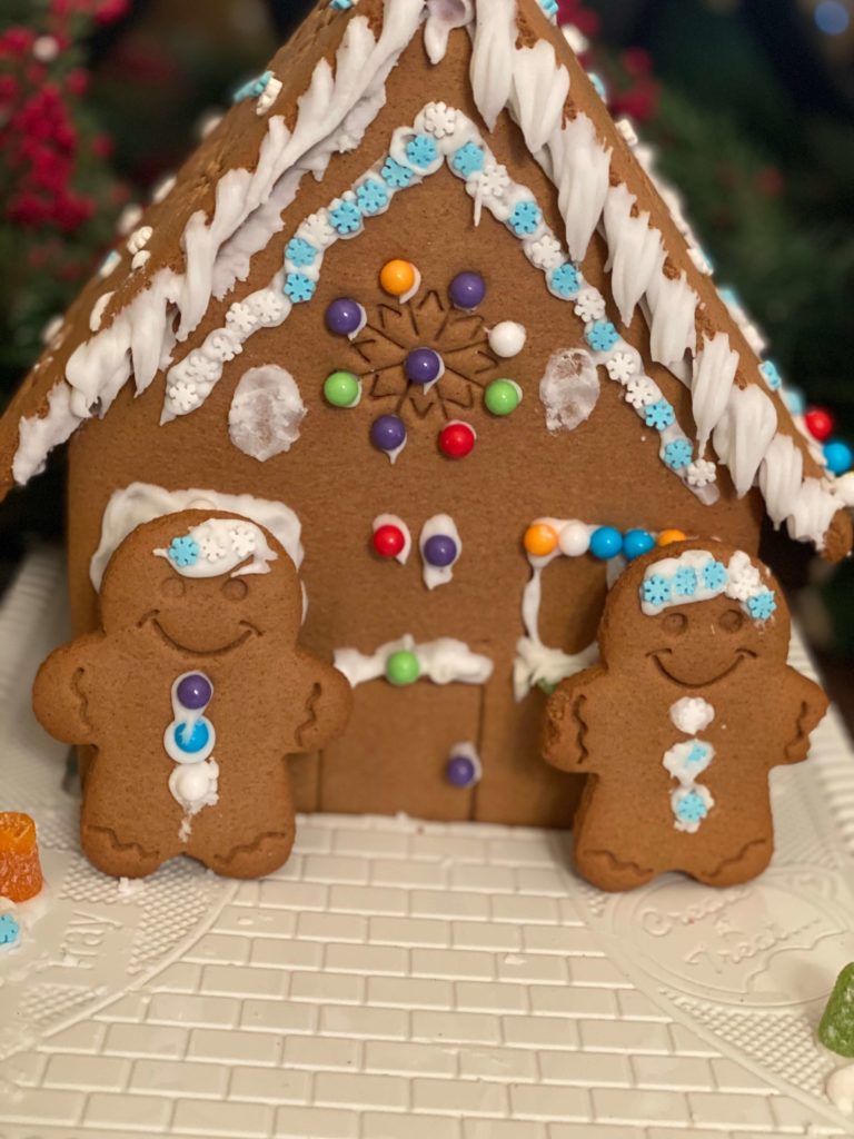 An example of the Gingerbread House with E-Z-Build Roof Holder.