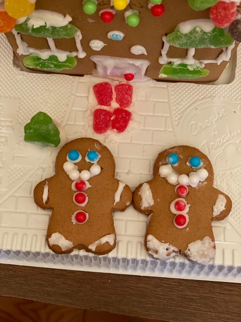 The Gingerbread House with E-Z-Build Roof Holder includes two gingerbread people.