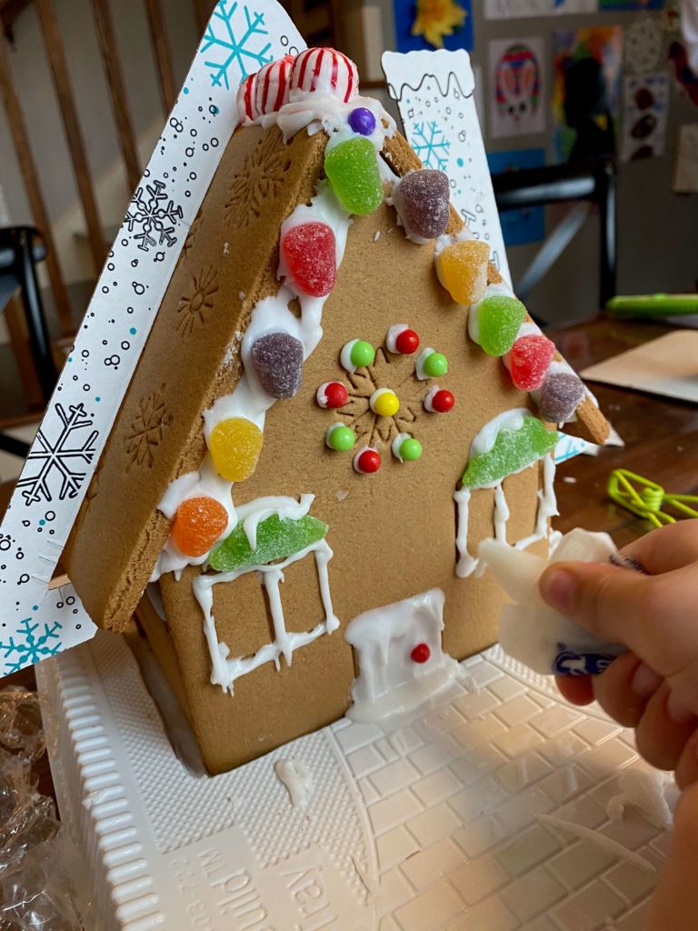 The Gingerbread House with E-Z-Build Roof Holder comes with a roof holder, ensuring your gingerbread house has time to set and allows you to decorate while the icing is still hardening.